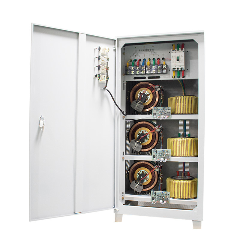 90 KVA Dreiphasen-Spannungsstabilisator Automatischer Spannungsregler mit Servomotortechnologie für Laserschneidmaschine