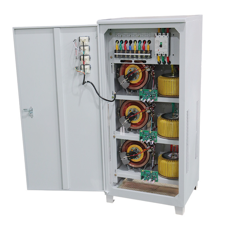 80KVA Dreiphasige industrielle Spannungsstabilisator Automatischer Spannungsregler 380VAC 400VAC mit Servomotor